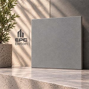 موزاییک پلیمری چرمی ساده ۵۰×۵۰ EPCbeton با طراحی ساده و بافت چرمی، گزینه‌ای مناسب برای کف‌سازی حیاط، تراس، محوطه ویلا و فضاهای پیرامونی ساختمان است. ابعاد اسمی ۵۰×۵۰ سانتی‌متر، امکان اجرای منظم و هماهنگ را فراهم می‌کند. برای انتخاب دقیق، مشخصات فنی، ضخامت و رنگ موجود محصول را بررسی کنید.